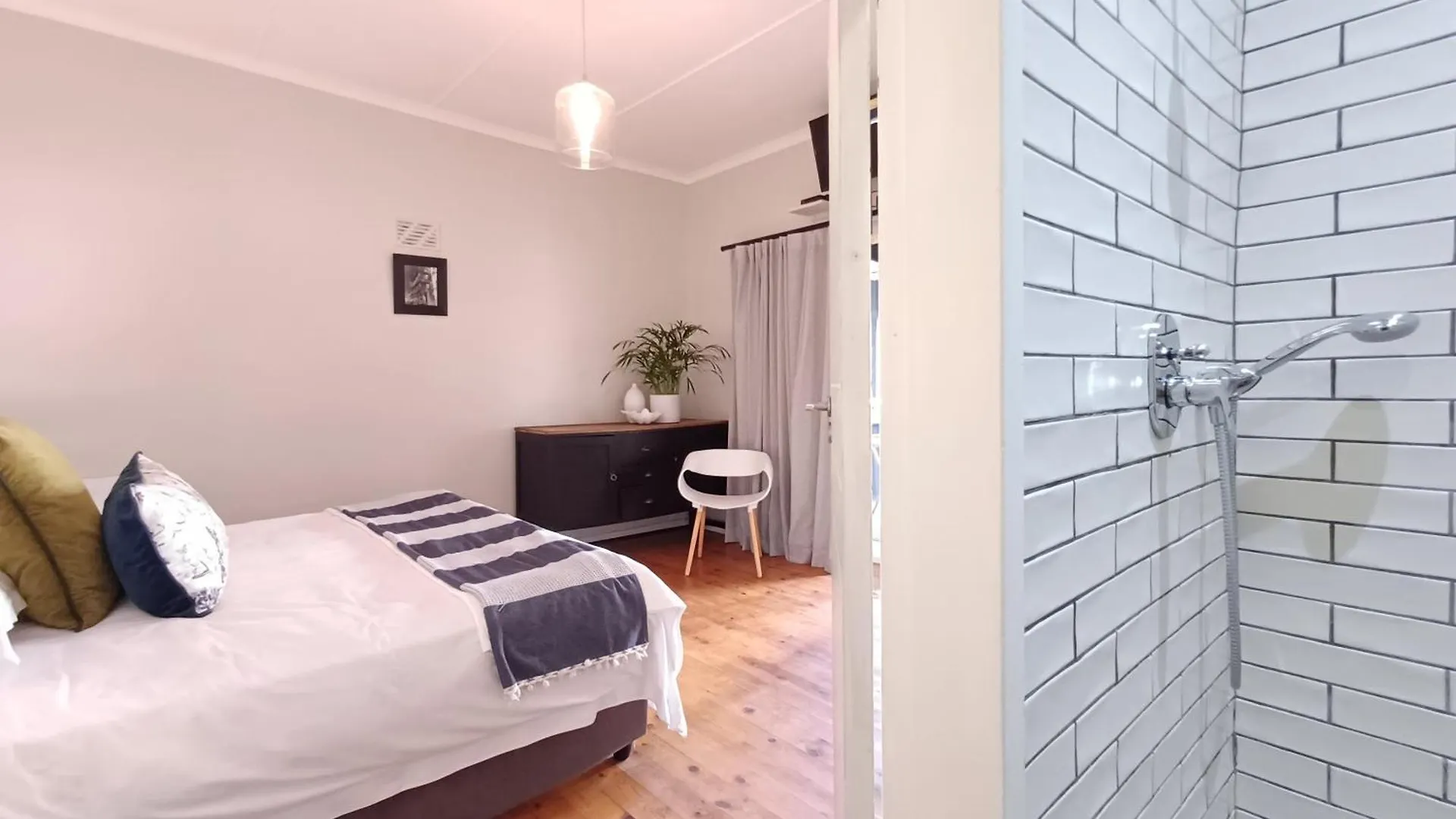 Loddey`s Guest House Strand 3*,