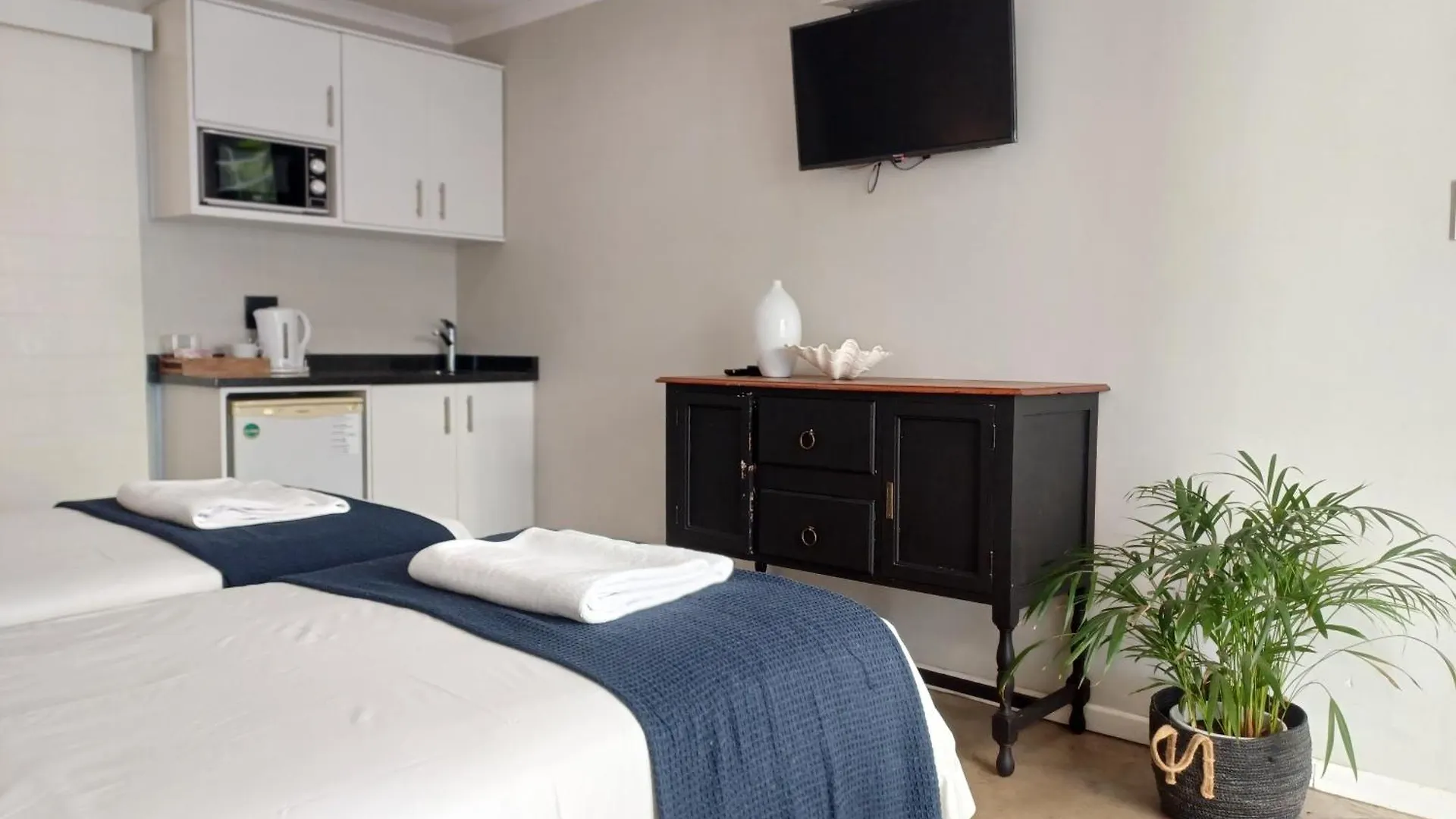 Loddey'S Guest House - By Beach Collection