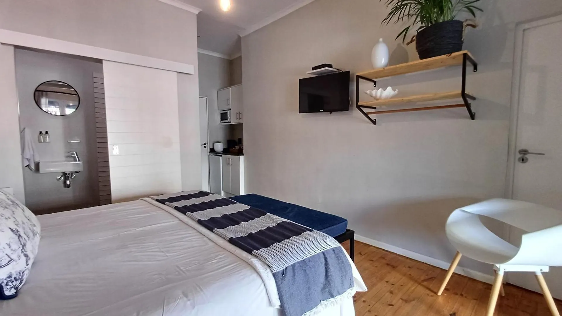 Loddey'S Guest House - By Beach Collection  Strand