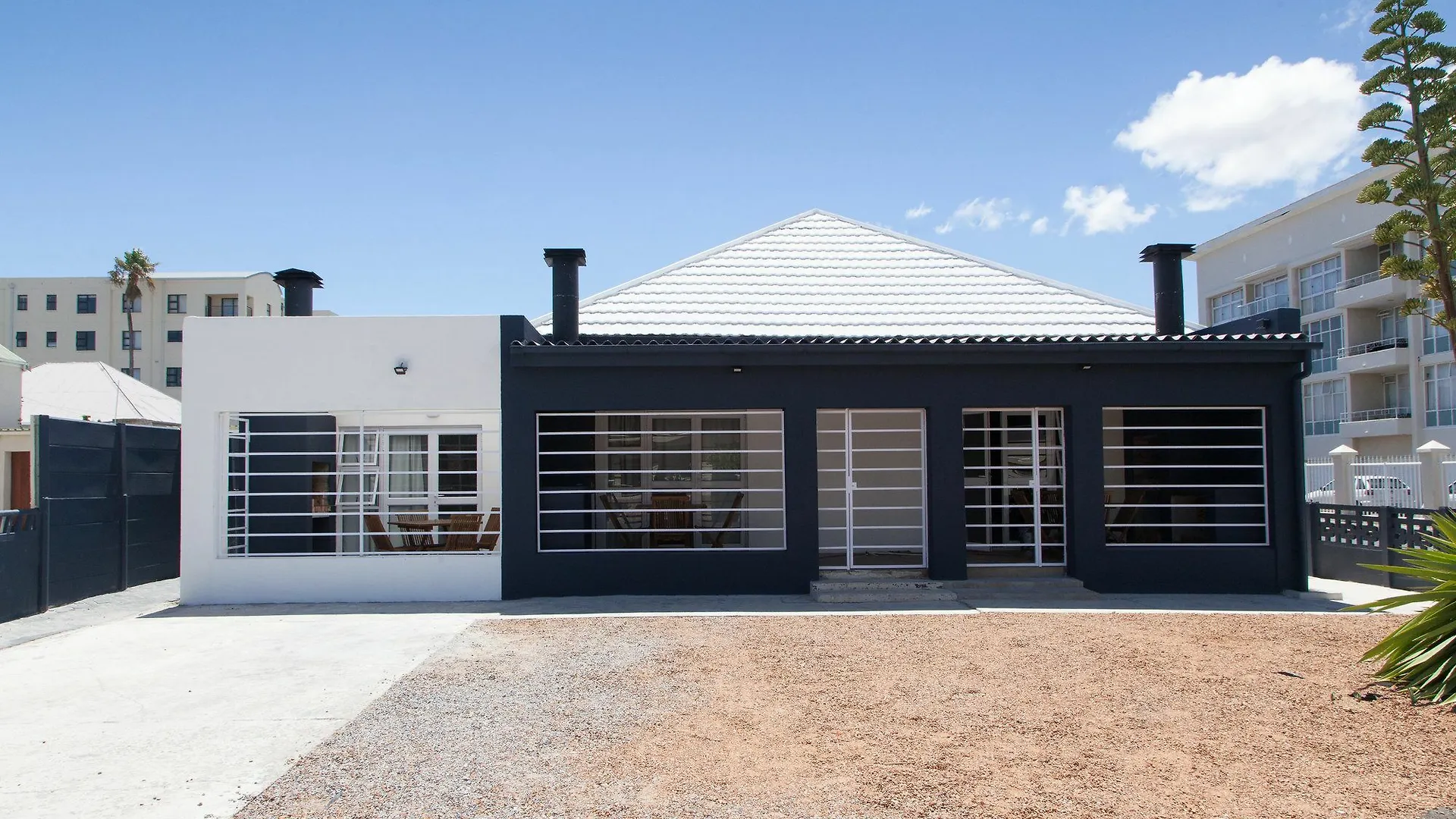 Loddey'S Guest House - By Beach Collection Strand